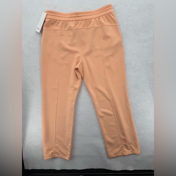NWT Lululemon Softstreme‎ High-Rise Pant *Regular
Peach Bellini Size 14 - Picture 8 of 15